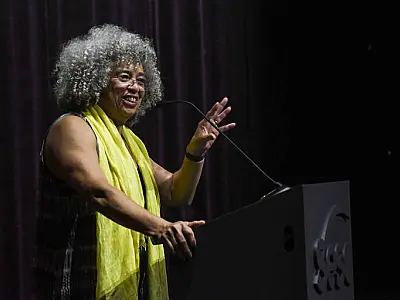 Conheça seis autoras para ler e entender sobre feminismo negro, como Angela Davis