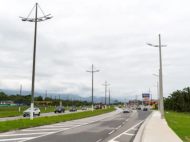 Prefeitura de Bertioga instala iluminação em LED na Marginal Sul