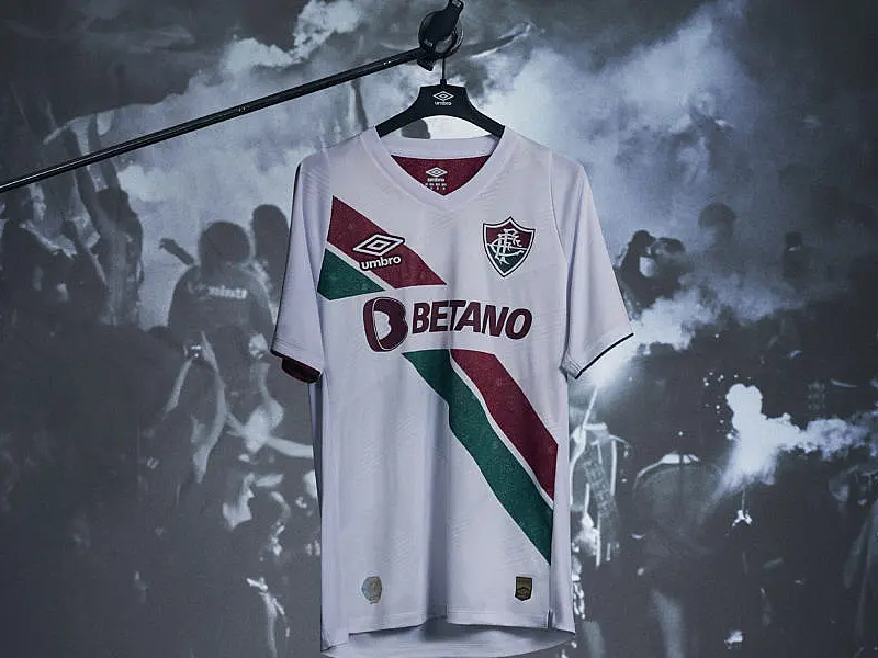 Fluminense lança nova camisa branca com faixas diagonais e homenagem ao Rio