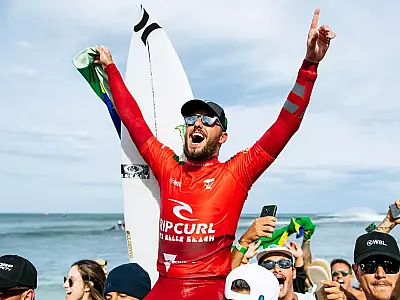 Filipe Toledo fatura título da etapa da WSL em Bells Beach