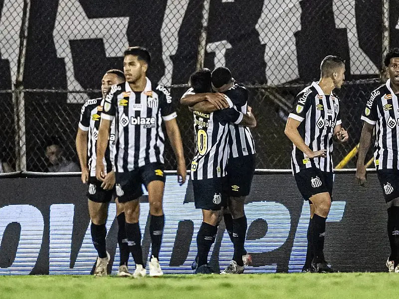 Santos sente falta de Giuliano, é salvo pela trave no fim e bate Água Santa