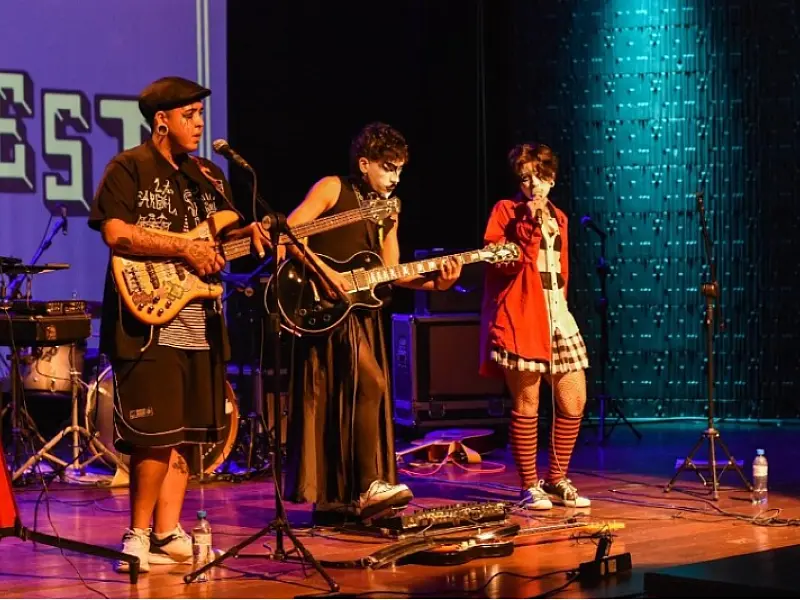 Sesc Santos reúne trabalhos de artistas trans da Baixada Santista