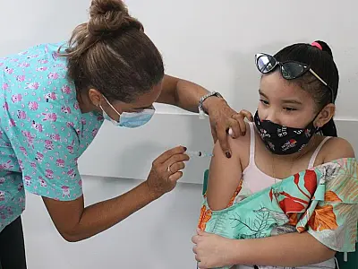 Vacinação volta à escola municipal de Santos nesta terça-feira, 27