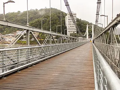 Pintura de solo na Av. Newton Prado interdita acesso à Praia Grande via Ponte Pênsil na terça, 26