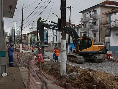 Obras do VLT na Rua Campos Melo, em Santos, terminam em julho