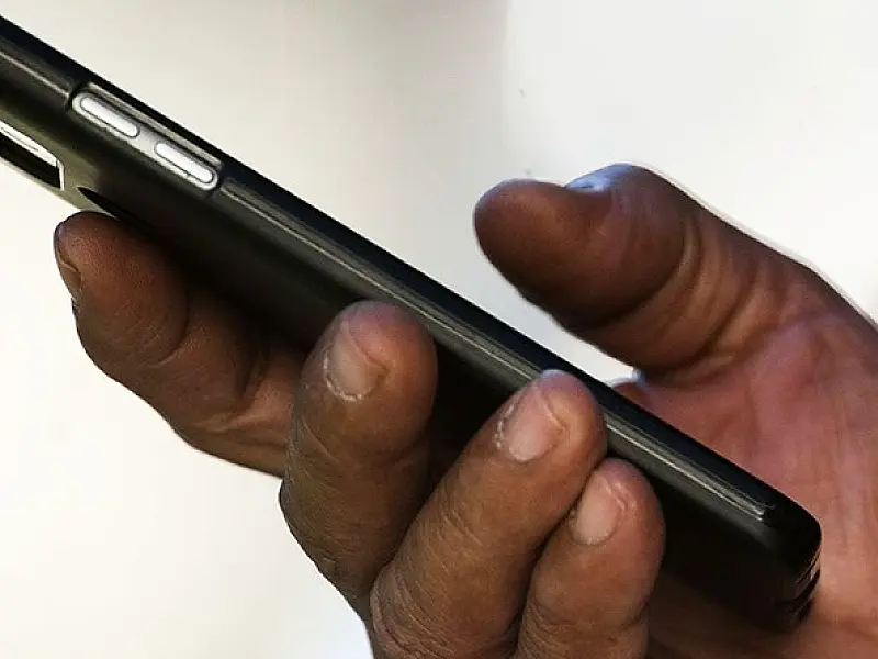 Empresa atende demandas de iluminação pública em São Vicente via WhatsApp