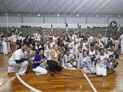 Grupo Caravela Negra fatura 15 medalhas para Guarujá em Copa Aberta de Capoeira