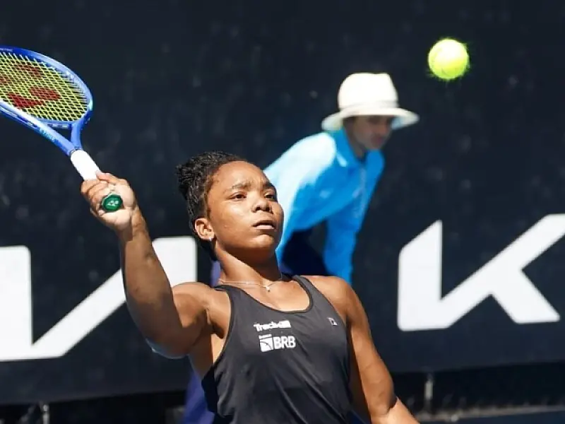Vitória Miranda vai a 2 finais no tênis em cadeira de rodas