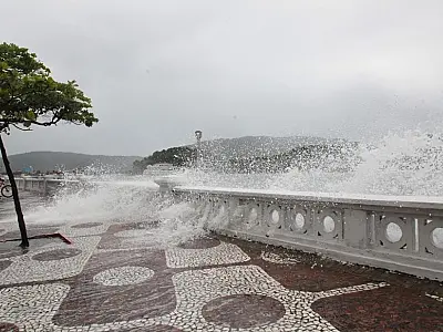 Baixada Santista em alerta vermelho devido às chuvas