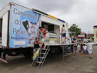 Caminhão do Peixe tem pescados a preços acessíveis no Guarujá