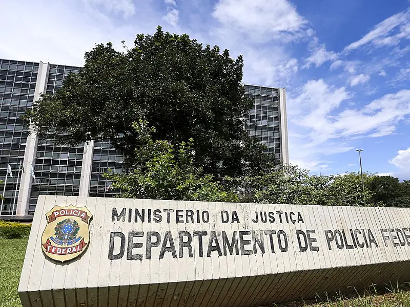 PF cumpre mandados em operação por fraude contra a Caixa