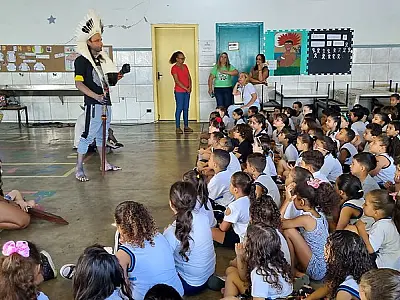 Escola de Guarujá recebe visita de povos indígenas do Pará e Rio de Janeiro