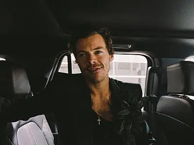 Relembre carreira musical e artística do astro Harry Styles que faz aniversário e completa 29 anos