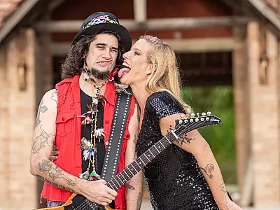 Stand-up "Rock + Humor" abre o ano com o nonsense dos anos 90 e o cringe da mulher 40+