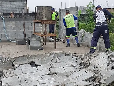 Construção irregular é demolida no Bairro Ribeirópolis, em Praia Grande/SP