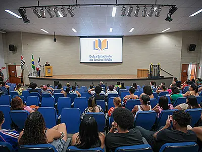 Bolsa Estudante do Ensino Médio 2024 começa a ser paga esta semana