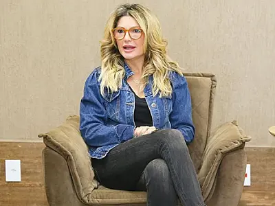 Antonia Fontenelle culpa Klara Castanho e Bolsonaro por derrota nas eleições