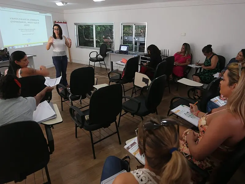 Guarujá oferece curso de qualificação profissional de graça para as mulheres