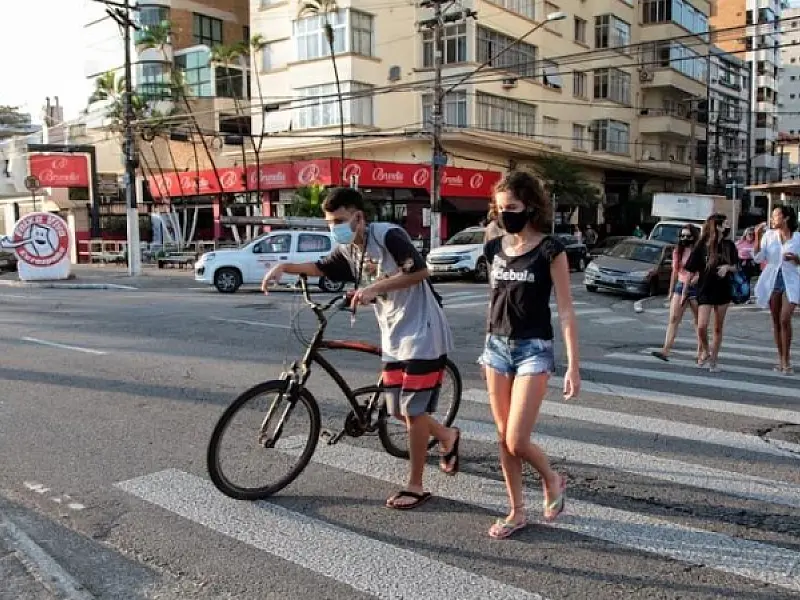 Faixa Viva é usada por 76% dos pedestres para travessia na orla de Santos