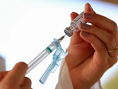 Vacina brasileira é aplicada pela primeira vez