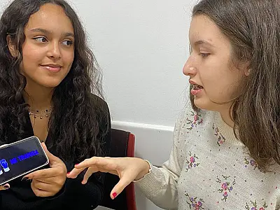 Estudantes do ensino técnico desenvolvem app para tradução em Libras
