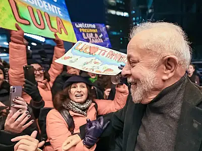 Lula chega a Berlim, onde reforça acordos em diversos setores