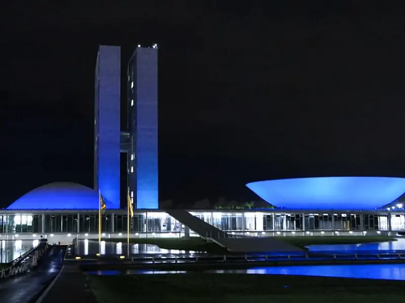 Iluminação azul no Congresso alerta para a insuficiência adrenal