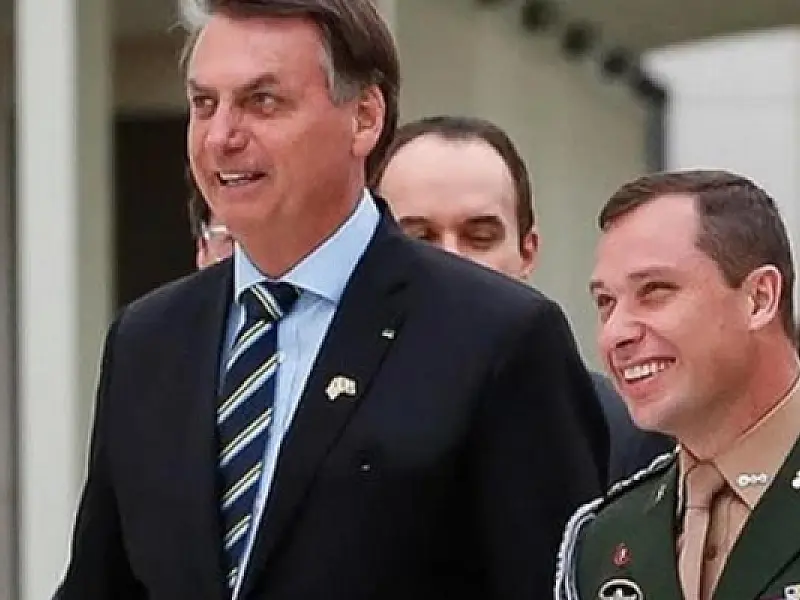 Ex-assessor de Jair Bolsonaro é preso em operação da PF