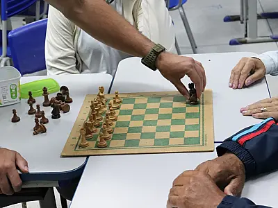 Jovens e Adultos: Prefeitura de Bertioga leva aulas de xadrez aos alunos da EJA