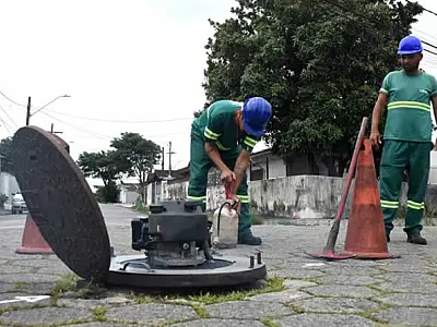 Praia Grande/SP recebe 'testes de fumaça' da Sabesp contra ligações irregulares na rede de esgoto