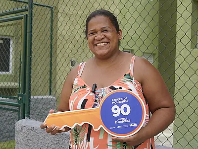 Em Guarujá, 90 famílias recebem chaves de moradias no Parque da Montanha