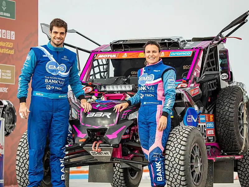 Catarinense é primeira brasileira a competir como pilota no rali Dakar