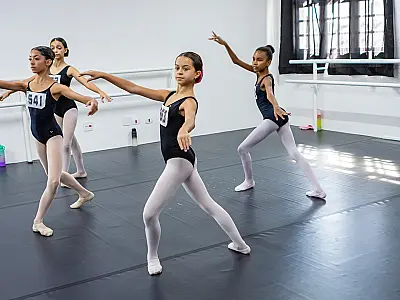 Aluna do projeto de Ballet da Prefeitura de Bertioga é aprovada em seletiva