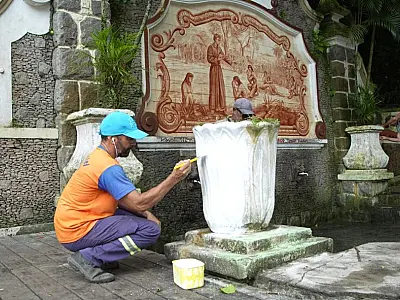 Praça da Biquinha recebe diversas melhorias com serviços de zeladoria