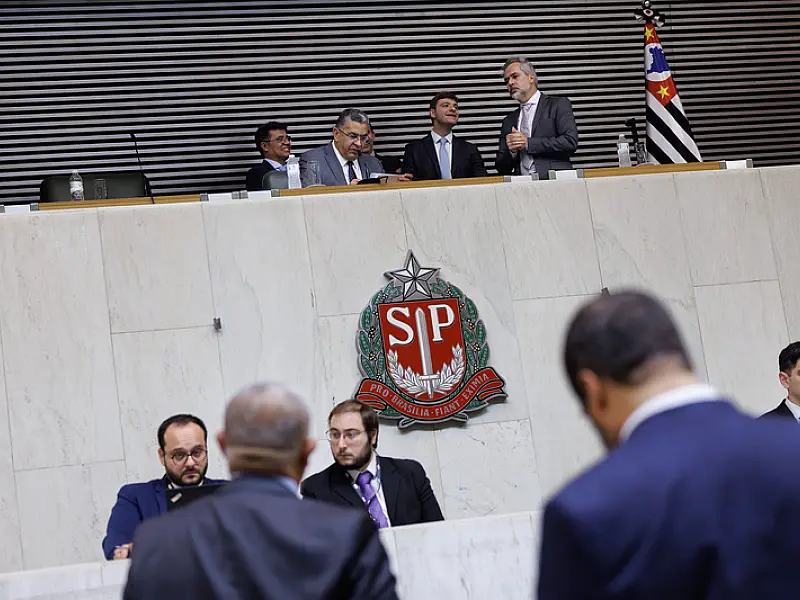 Alesp aprova ampliação da licença-paternidade de servidores para 20 dias