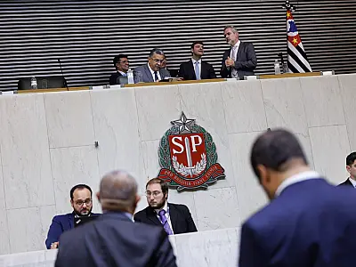 Alesp aprova ampliação da licença-paternidade de servidores para 20 dias