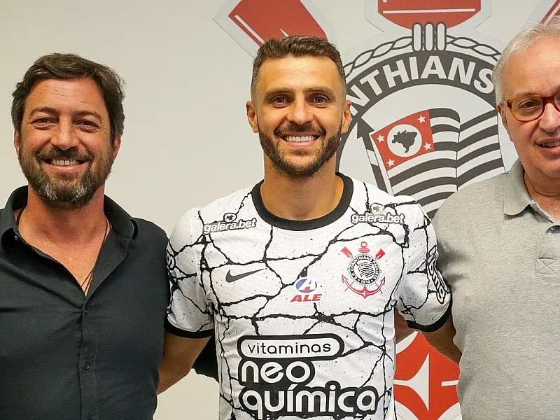Júnior Moraes é anunciado oficialmente pelo Corinthians