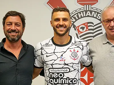 Júnior Moraes é anunciado oficialmente pelo Corinthians