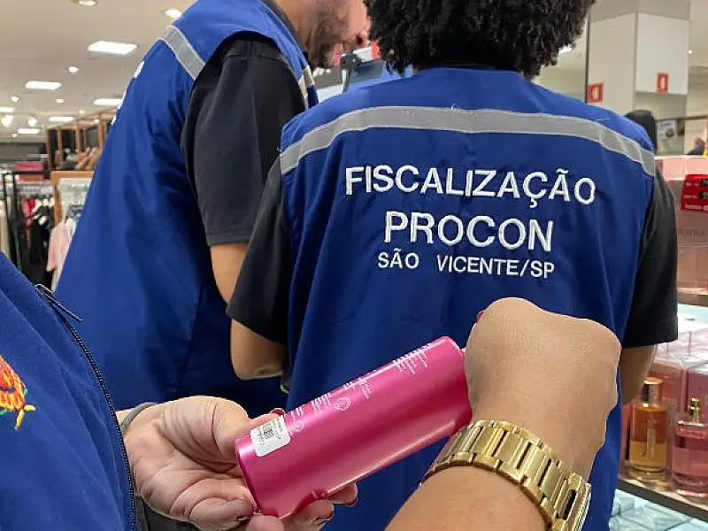 Procon realiza fiscalização no comércio de São Vicente em alusão ao Dia do Consumidor