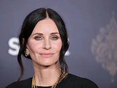 Courteney Cox diz que 'errou muito' com preenchimentos faciais ao longo dos anos