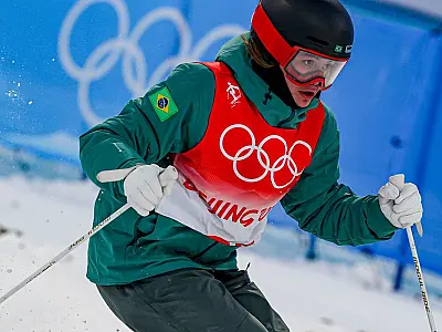 Brasil estreia na Olimpíada de Inverno com esquiadora Sabrina Cass