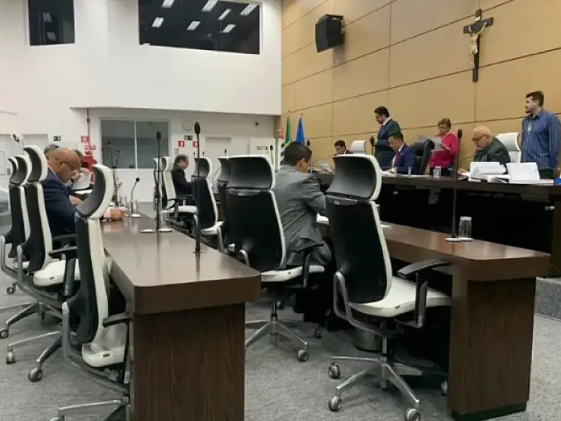 Vereadores de Guarujá aprovam aumento de 17 para 21 o número de parlamentares