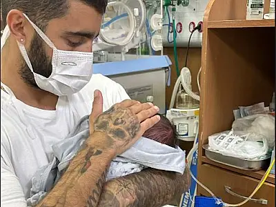 Pedro Scooby aparece em foto inédita na UTI com filha no colo