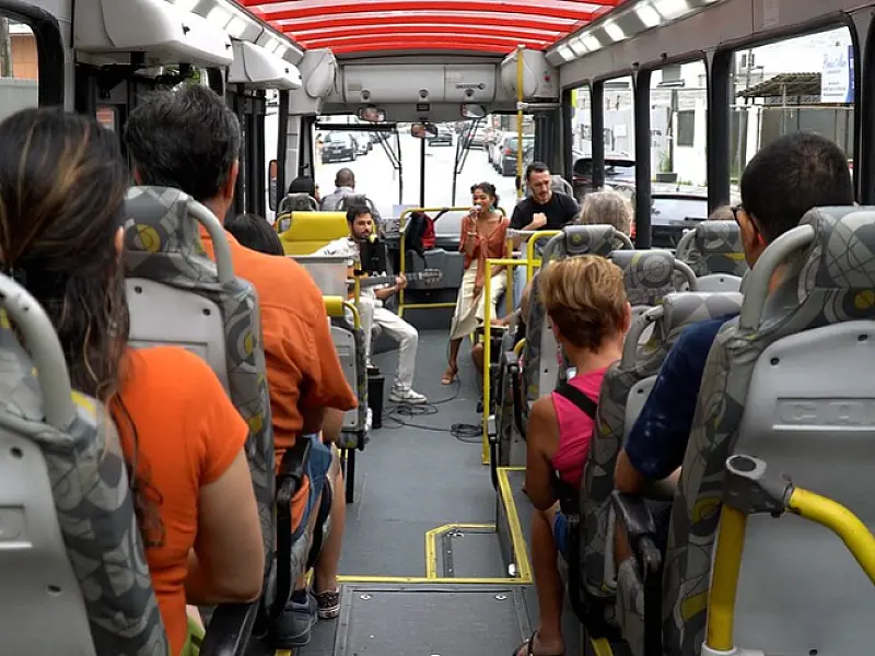 Projeto "Música no Busão" traz repertório  rico em música popular brasileira