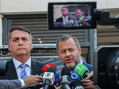 Defesa de Bolsonaro pede ao Supremo que passaporte seja devolvido
