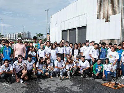 Alunos de escolas municipais de PG realizam lançamento de foguetes