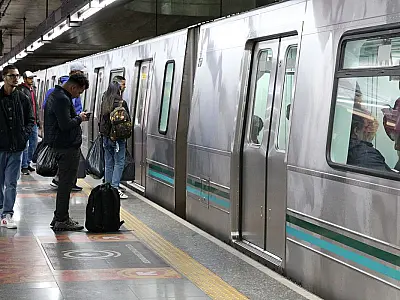 Metroviários voltam ao trabalho com catracas liberadas em São Paulo