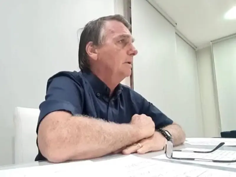 Em Guarujá, Bolsonaro diz que Brasil se prepara para receber cidadãos ucranianos