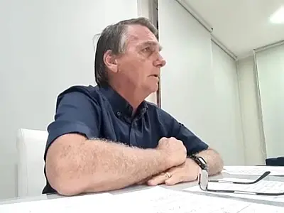 Em Guarujá, Bolsonaro diz que Brasil se prepara para receber cidadãos ucranianos