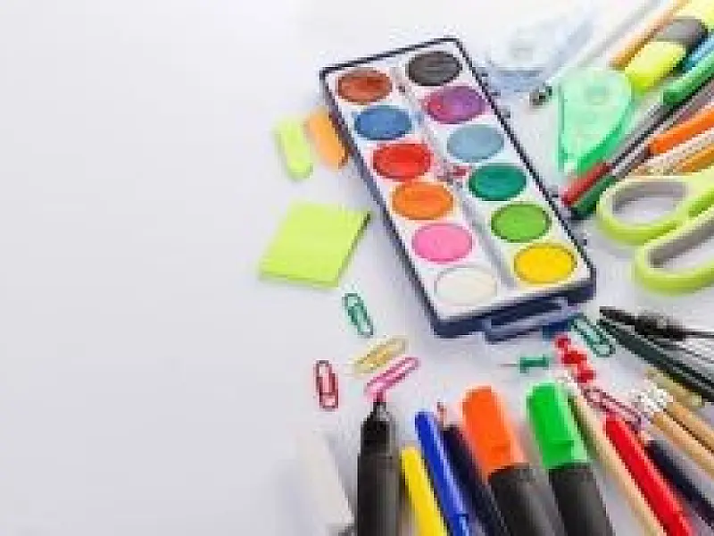 Impostos de materiais escolares chegam a 52% do valor dos produtos, segundo ACSP
